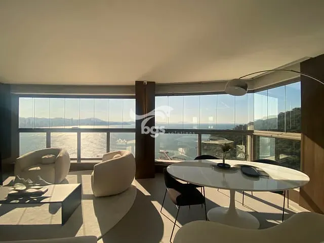 Apartamento com 219m² 4 quartos e 5 banheiros, à venda, no bairro Centro em Balneário Camboriú