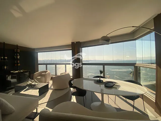 Apartamento com 219m² 4 quartos e 5 banheiros, à venda, no bairro Centro em Balneário Camboriú