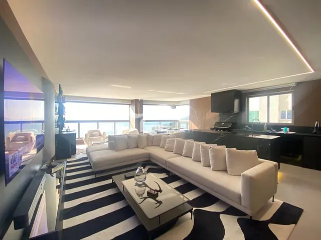 Apartamento com 219m² 4 quartos e 5 banheiros, à venda, no bairro Centro em Balneário Camboriú