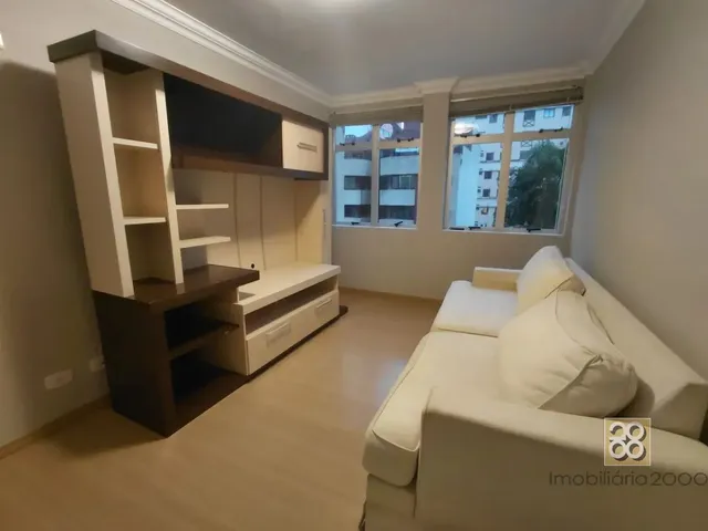 Apartamento 2 quartos e 1 banheiro, para alugar, no bairro Centro em Curitiba