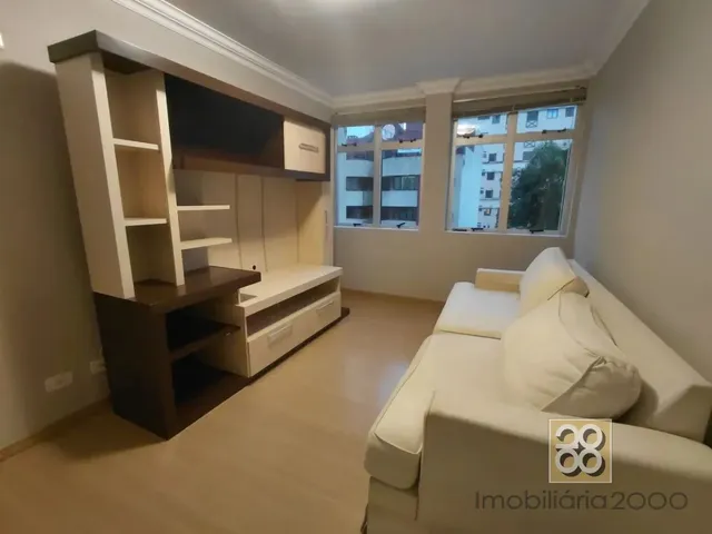 Apartamento 2 quartos e 1 banheiro, para alugar, no bairro Centro em Curitiba