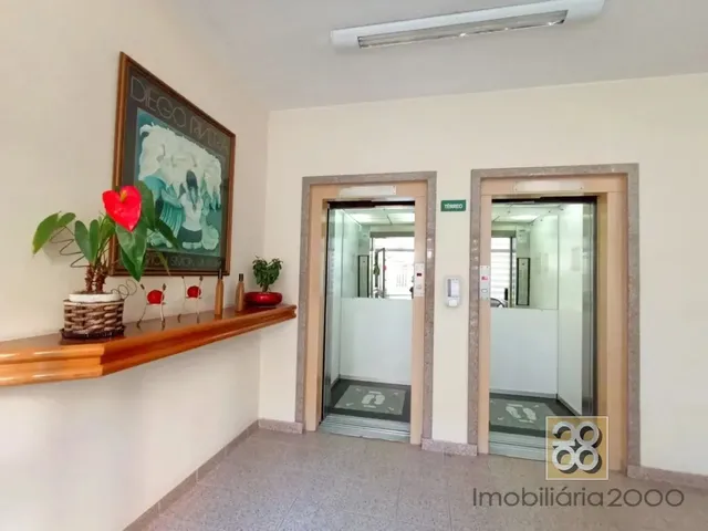 Apartamento 2 quartos e 1 banheiro, para alugar, no bairro Centro em Curitiba