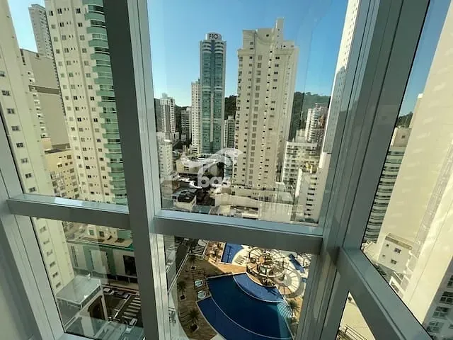 Apartamento com 175m² 4 quartos e 5 banheiros, à venda, no bairro Pioneiros em Balneário Camboriú