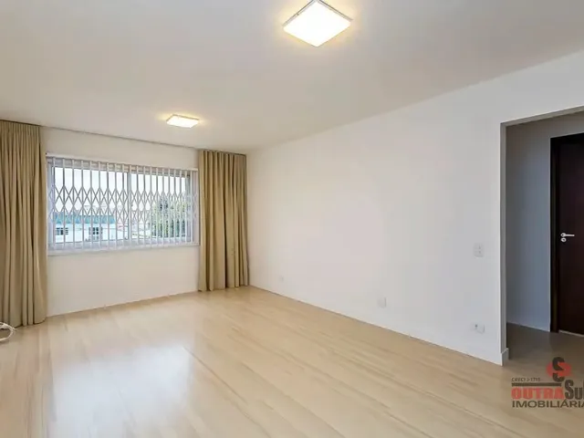 Apartamento 2 quartos e 2 banheiros, para alugar, no bairro Capão Raso em Curitiba
