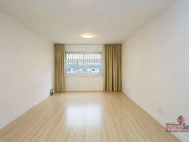 Apartamento 2 quartos e 2 banheiros, para alugar, no bairro Capão Raso em Curitiba