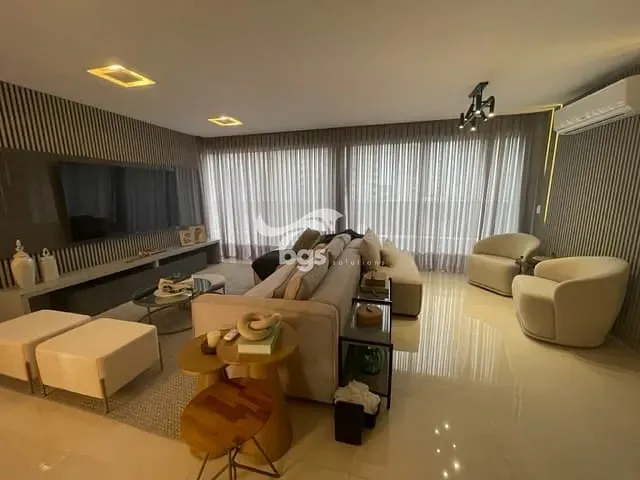 Apartamento com 486m² 3 quartos e 4 banheiros, à venda, no bairro Centro em Balneário Camboriú