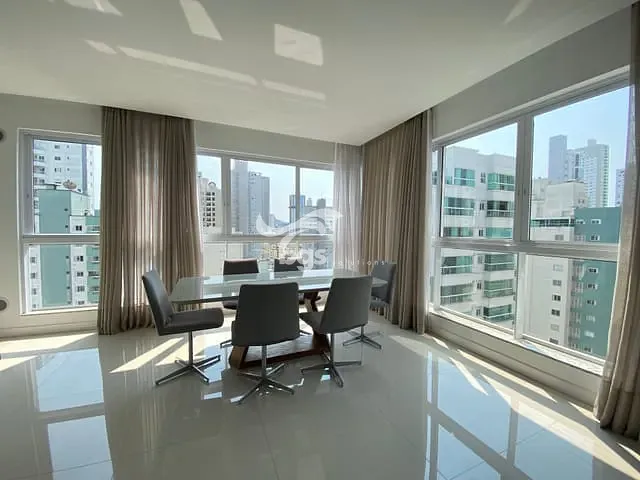 Apartamento com 170m² 3 quartos e 4 banheiros, à venda, no bairro Centro em Balneário Camboriú