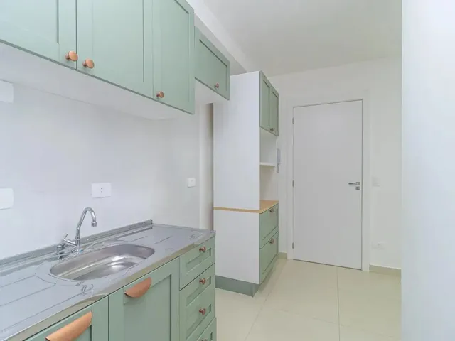 Apartamento 2 quartos e 1 banheiro, para alugar, no bairro Campo Comprido em Curitiba