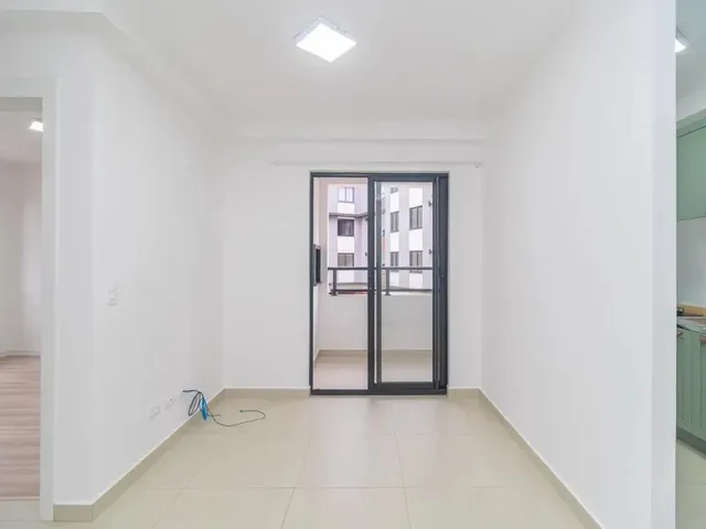 Apartamento 2 quartos e 1 banheiro, para alugar, no bairro Campo Comprido em Curitiba
