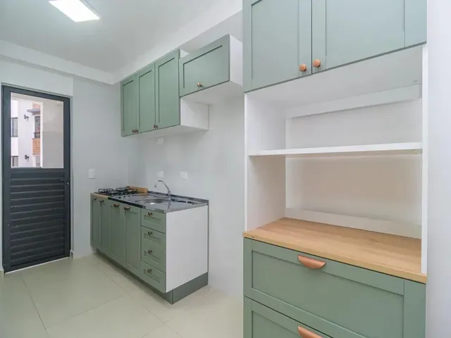 Apartamento 2 quartos e 1 banheiro, para alugar, no bairro Campo Comprido em Curitiba