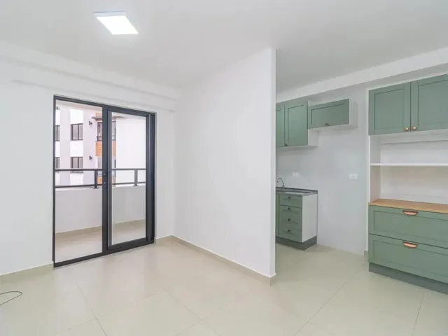 Apartamento 2 quartos e 1 banheiro, para alugar, no bairro Campo Comprido em Curitiba