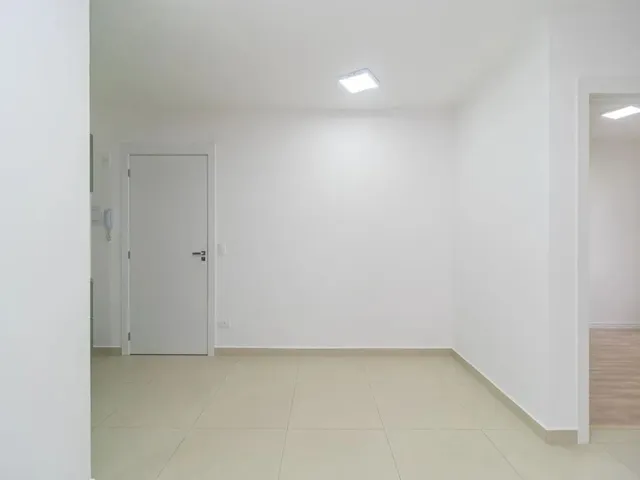 Apartamento 2 quartos e 1 banheiro, para alugar, no bairro Campo Comprido em Curitiba