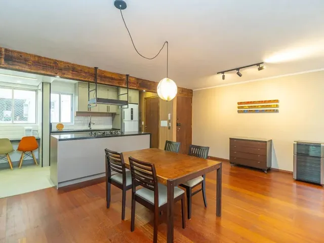 Apartamento 3 quartos e 2 banheiros, para alugar, no bairro Bigorrilho em Curitiba