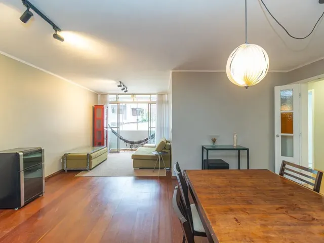 Apartamento 3 quartos e 2 banheiros, para alugar, no bairro Bigorrilho em Curitiba
