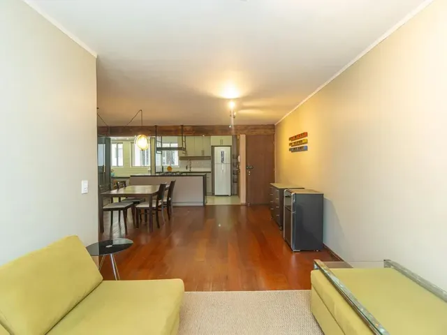 Apartamento 3 quartos e 2 banheiros, para alugar, no bairro Bigorrilho em Curitiba