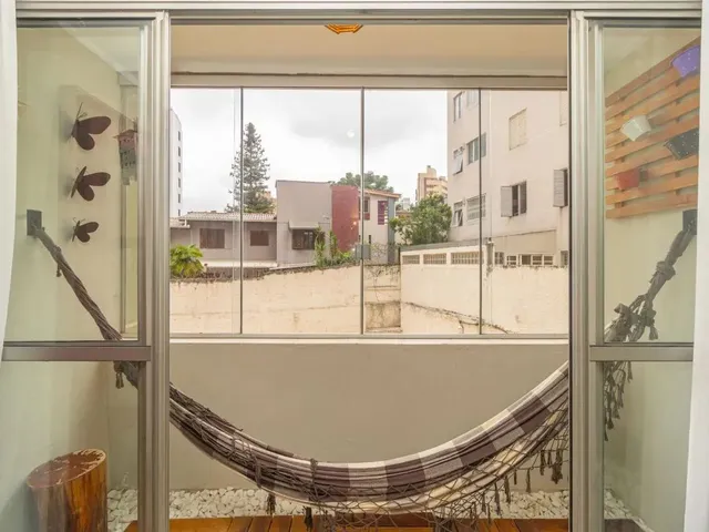 Apartamento 3 quartos e 2 banheiros, para alugar, no bairro Bigorrilho em Curitiba