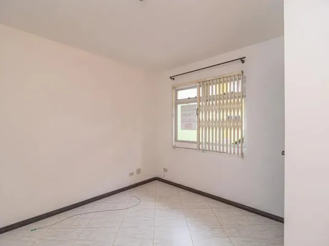 Apartamento 2 quartos e 1 banheiro, para alugar, no bairro Orleans em Curitiba