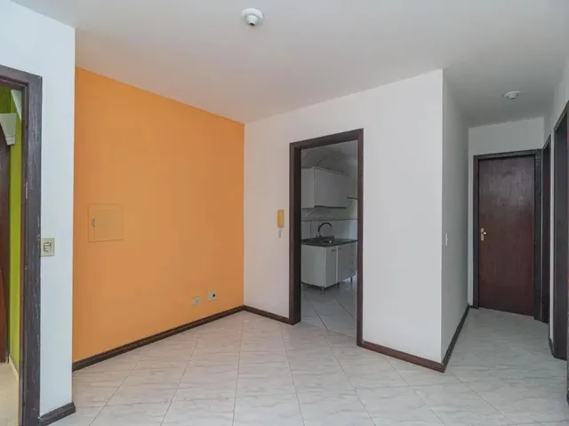 Apartamento 2 quartos e 1 banheiro, para alugar, no bairro Orleans em Curitiba