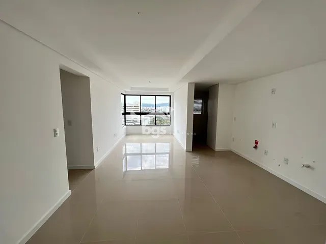 Apartamento com 122m² 3 quartos e 2 banheiros, à venda, no bairro Centro em Balneário Camboriú