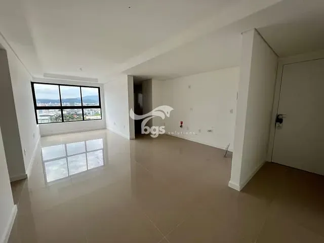 Apartamento com 122m² 3 quartos e 2 banheiros, à venda, no bairro Centro em Balneário Camboriú