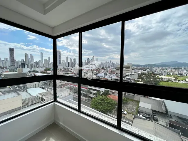 Apartamento com 122m² 3 quartos e 2 banheiros, à venda, no bairro Centro em Balneário Camboriú