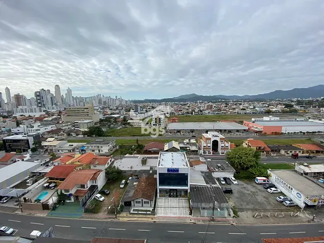 Apartamento com 122m² 3 quartos e 2 banheiros, à venda, no bairro Centro em Balneário Camboriú