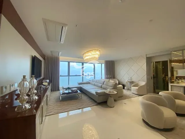 Apartamento com 370m² 4 quartos e 5 banheiros, à venda, no bairro Centro em Balneário Camboriú