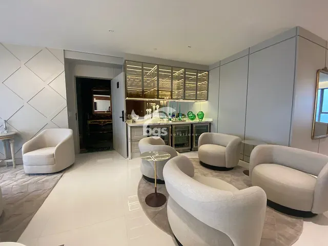 Apartamento com 370m² 4 quartos e 5 banheiros, à venda, no bairro Centro em Balneário Camboriú