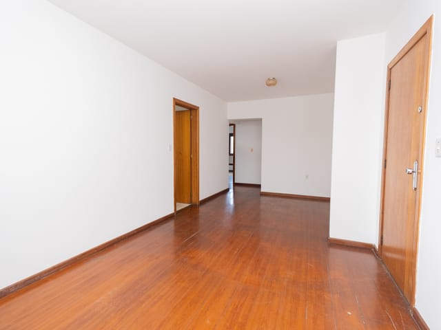 Apartamento 2 quartos e 2 banheiros, para alugar, no bairro Centro em Pelotas