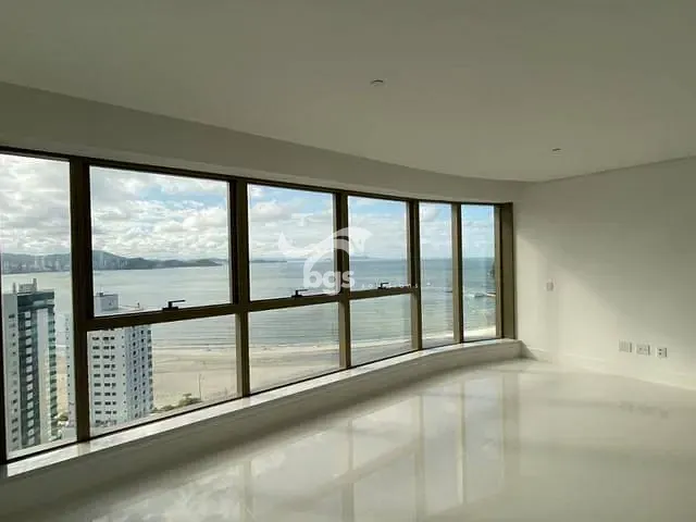 Apartamento com 370m² 4 quartos e 5 banheiros, à venda, no bairro Centro em Balneário Camboriú