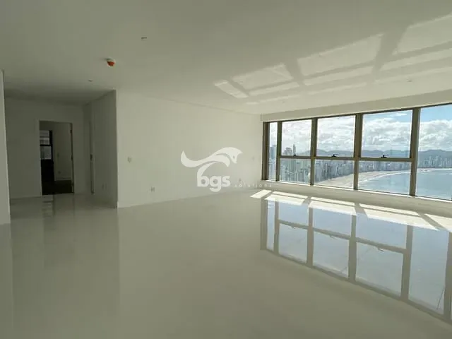 Apartamento com 370m² 4 quartos e 5 banheiros, à venda, no bairro Centro em Balneário Camboriú