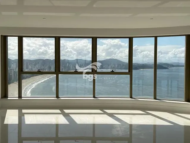 Apartamento com 370m² 4 quartos e 5 banheiros, à venda, no bairro Centro em Balneário Camboriú