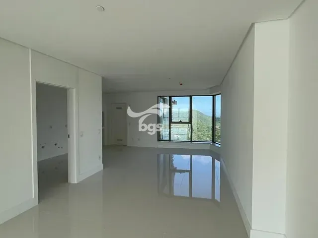 Apartamento com 370m² 4 quartos e 5 banheiros, à venda, no bairro Centro em Balneário Camboriú