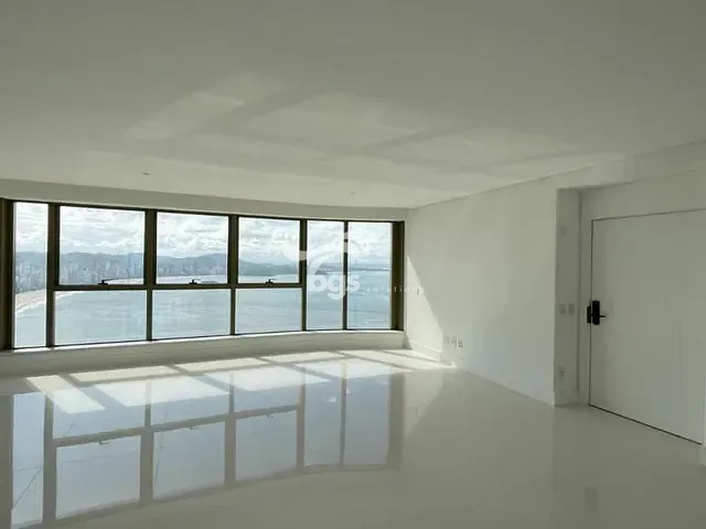 Apartamento com 370m² 4 quartos e 5 banheiros, à venda, no bairro Centro em Balneário Camboriú