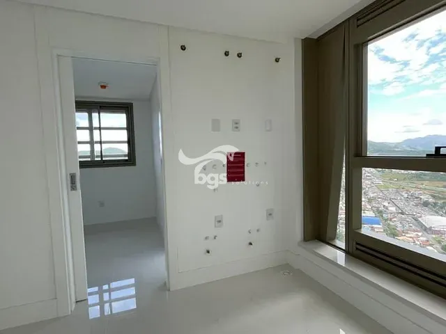 Apartamento com 370m² 4 quartos e 5 banheiros, à venda, no bairro Centro em Balneário Camboriú