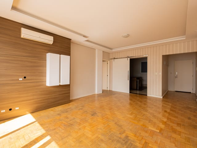 Apartamento 3 quartos e 3 banheiros, para alugar, no bairro Centro em Pelotas