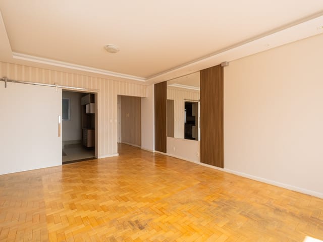 Apartamento 3 quartos e 3 banheiros, para alugar, no bairro Centro em Pelotas