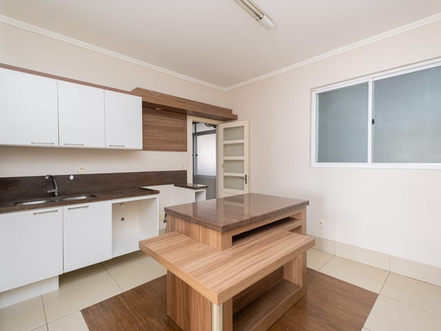 Apartamento 3 quartos e 3 banheiros, para alugar, no bairro Centro em Pelotas
