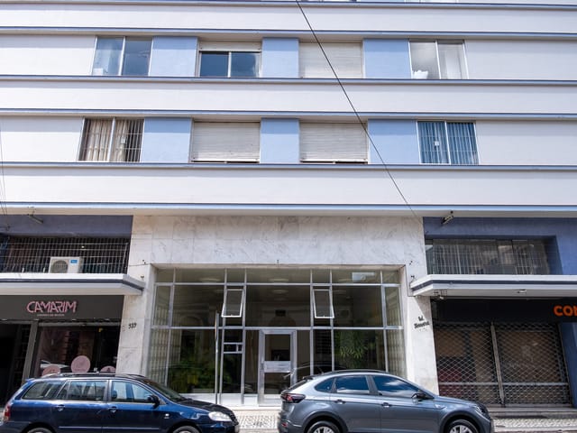 Apartamento 3 quartos e 3 banheiros, para alugar, no bairro Centro em Pelotas