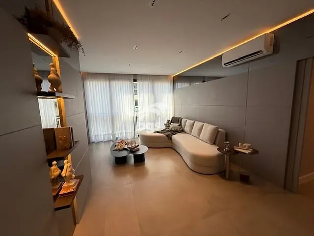 Apartamento com 234m² 4 quartos e 3 banheiros, à venda, no bairro Centro em Balneário Camboriú