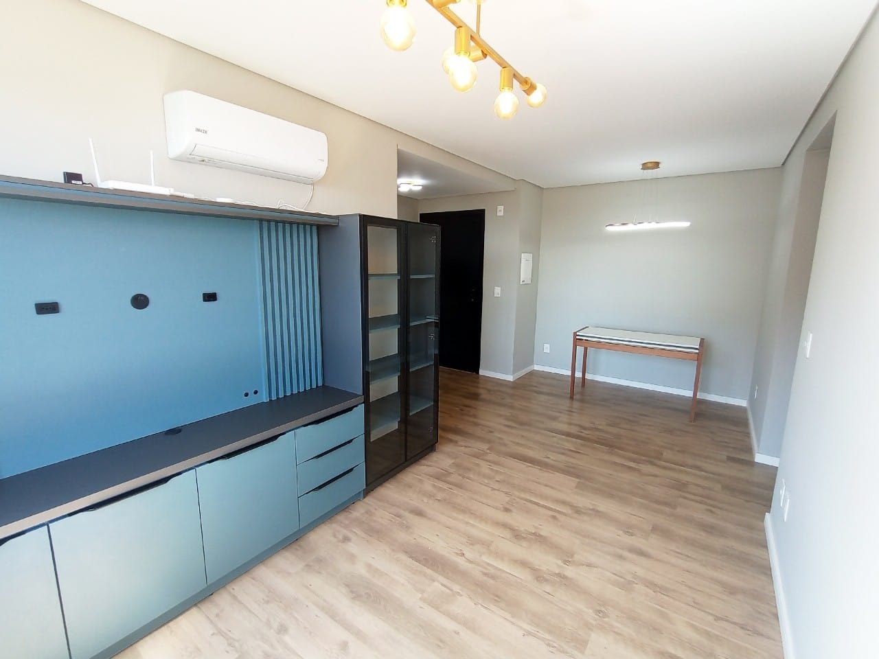 Apartamento mobiliado à venda no Canto, Parque Una - com 62 m², 2 quartos (sendo 1 suíte), móveis planejados e andar alto com vista para o parque.