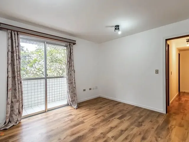 Apartamento 3 quartos e 2 banheiros, para alugar, no bairro Cabral em Curitiba
