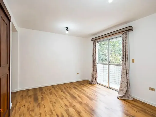 Apartamento 3 quartos e 2 banheiros, para alugar, no bairro Cabral em Curitiba