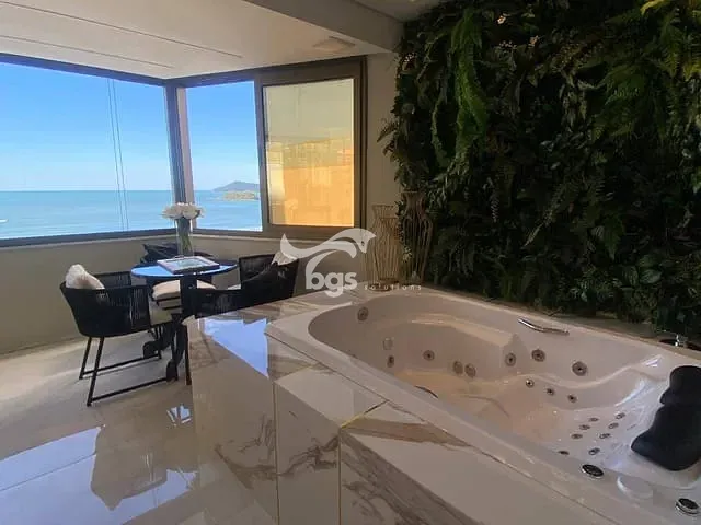 Apartamento com 226m² 3 quartos e 4 banheiros, à venda, no bairro Centro em Balneário Camboriú
