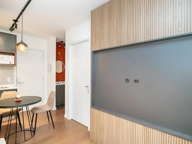 Apartamento 1 quarto e 1 banheiro, para alugar, no bairro Centro em Curitiba