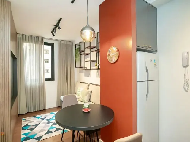Apartamento 1 quarto e 1 banheiro, para alugar, no bairro Centro em Curitiba