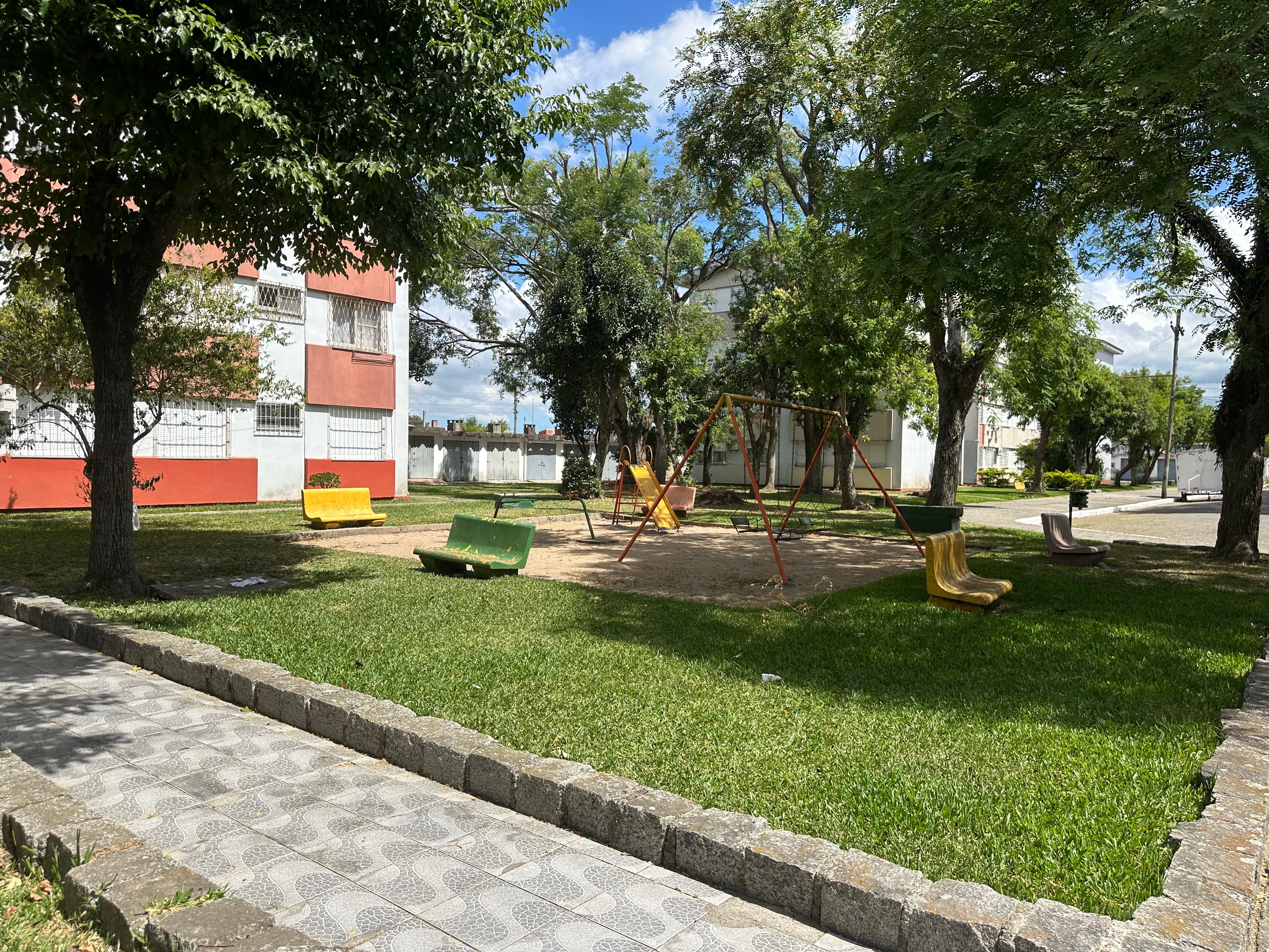Apartamento à venda na Cohab Duque, Fragata - 68 m², 2 quartos, piso em cerâmica e ótima posição solar.