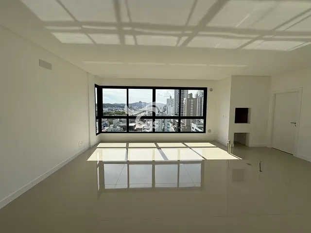 Apartamento com 243m² 3 quartos e 4 banheiros, à venda, no bairro Centro em Balneário Camboriú