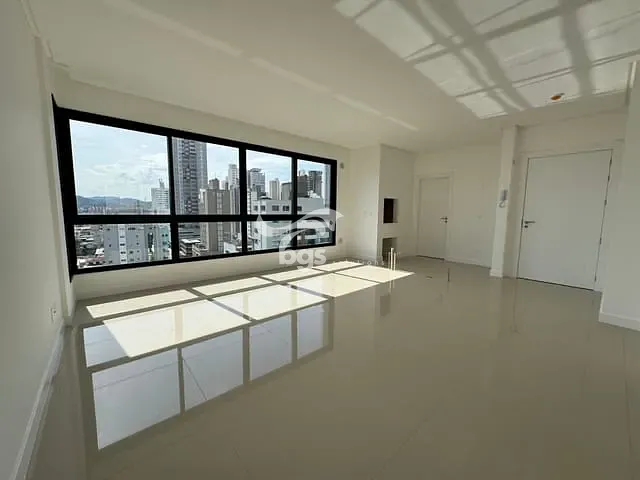 Apartamento com 243m² 3 quartos e 4 banheiros, à venda, no bairro Centro em Balneário Camboriú
