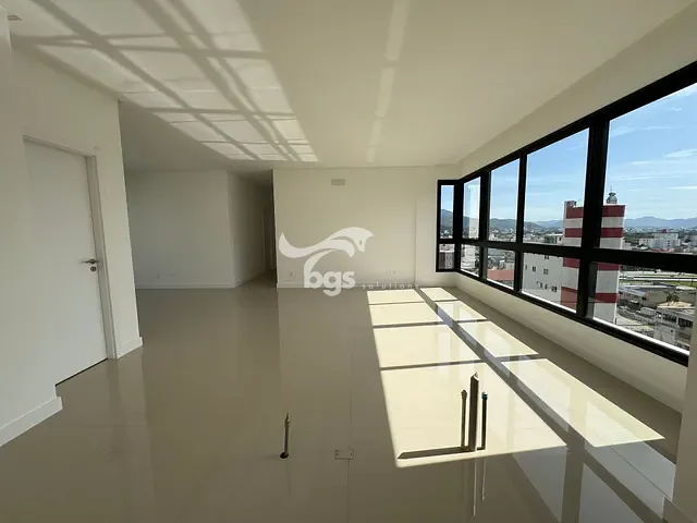 Apartamento com 243m² 3 quartos e 4 banheiros, à venda, no bairro Centro em Balneário Camboriú